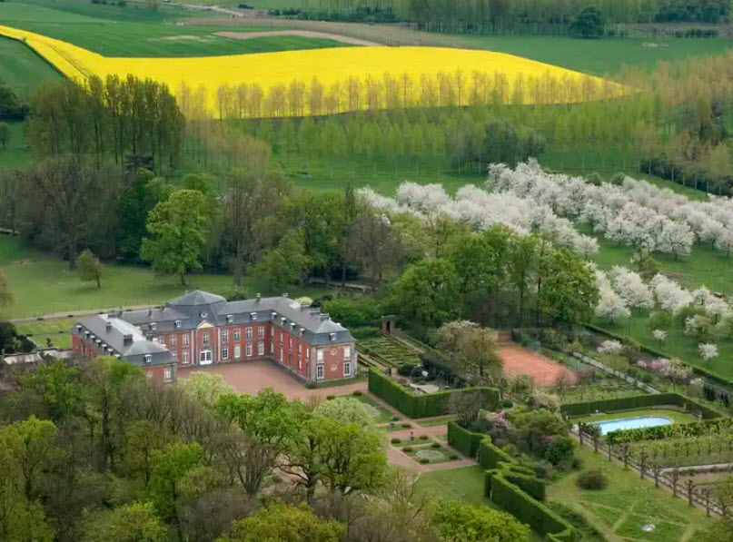 Heks Castle, Belgium